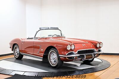 Chevrolet-Corvette-Cabriolet-1962-Burgundy-Black-96718-5