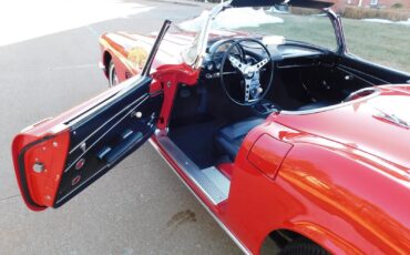 Chevrolet-Corvette-Cabriolet-1962-Red-Black-131857-2