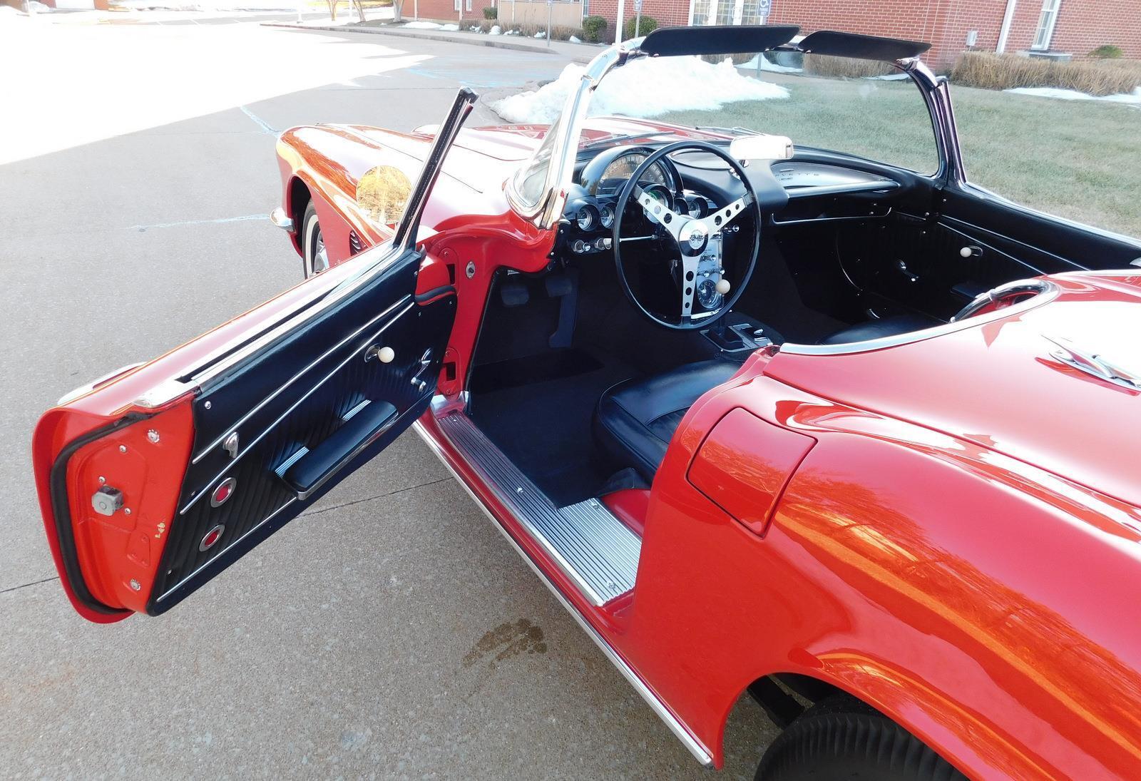 Chevrolet-Corvette-Cabriolet-1962-Red-Black-131857-2