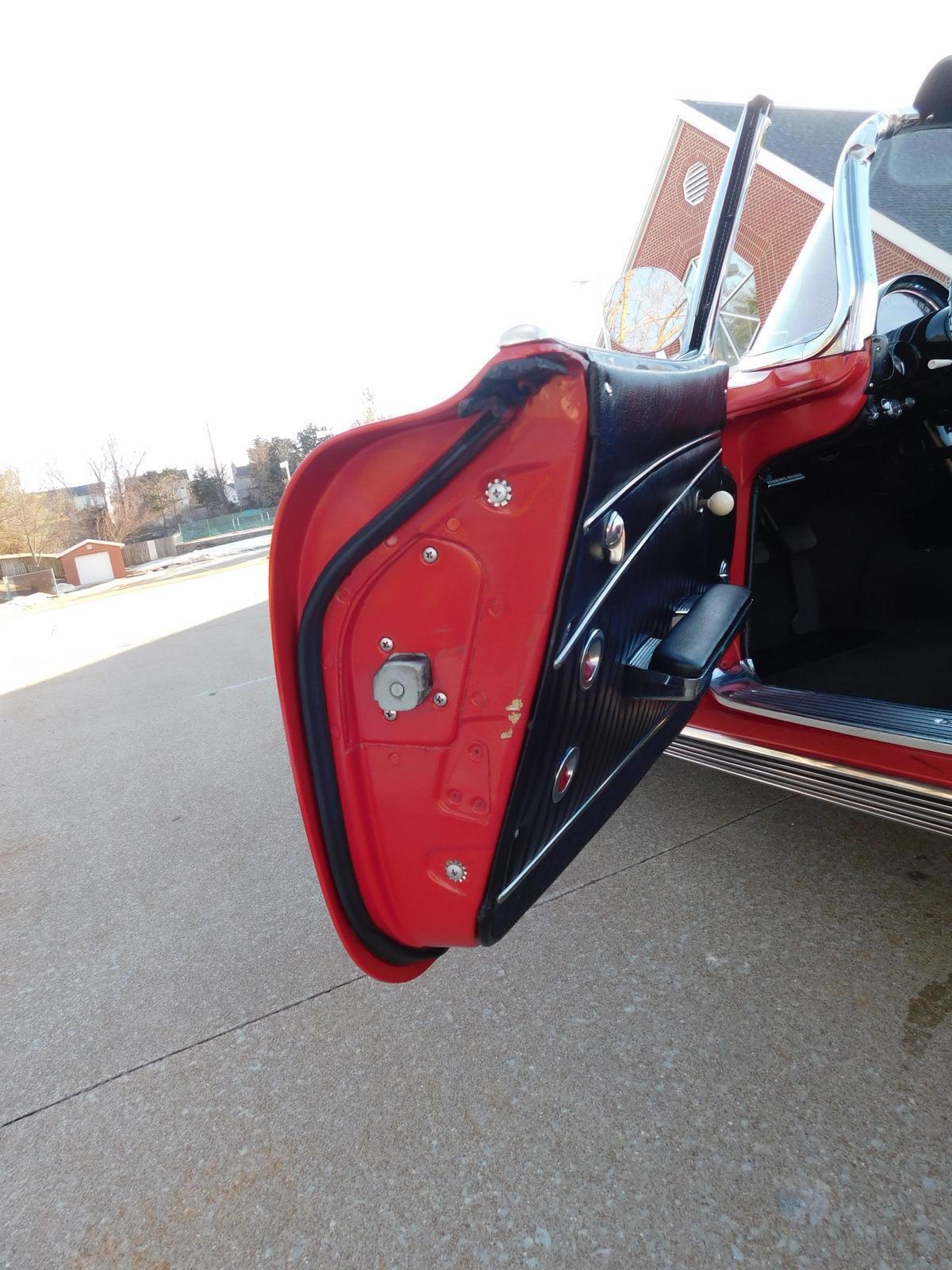 Chevrolet-Corvette-Cabriolet-1962-Red-Black-131857-23