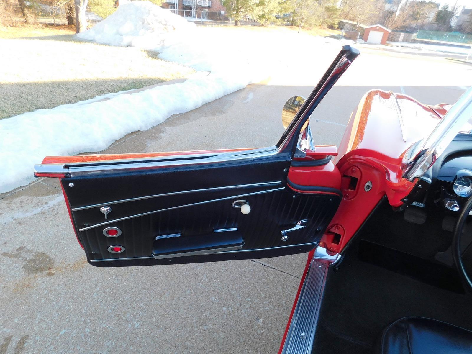 Chevrolet-Corvette-Cabriolet-1962-Red-Black-131857-24