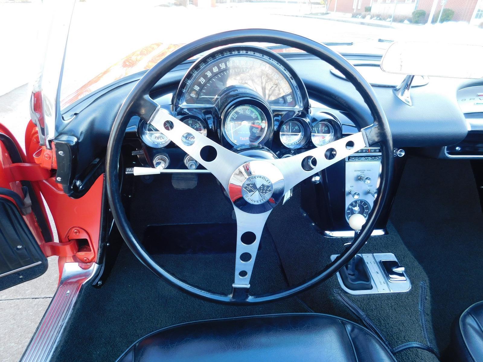 Chevrolet-Corvette-Cabriolet-1962-Red-Black-131857-27