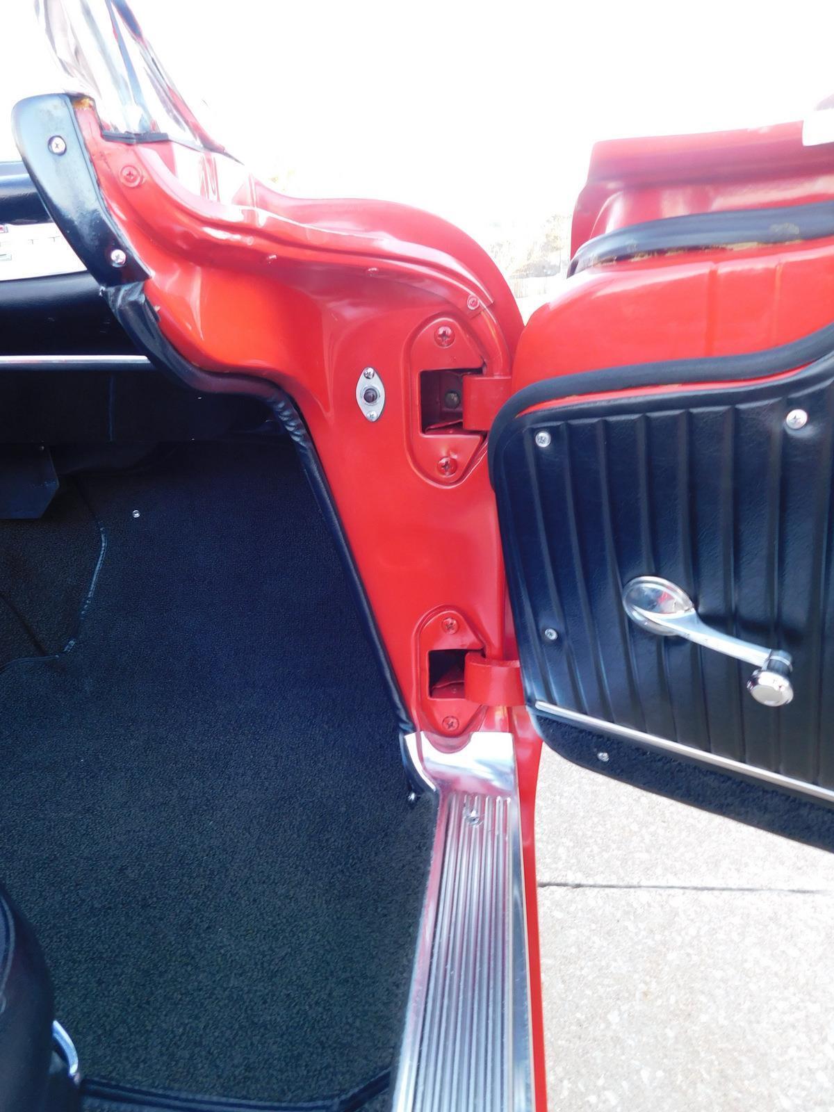 Chevrolet-Corvette-Cabriolet-1962-Red-Black-131857-38