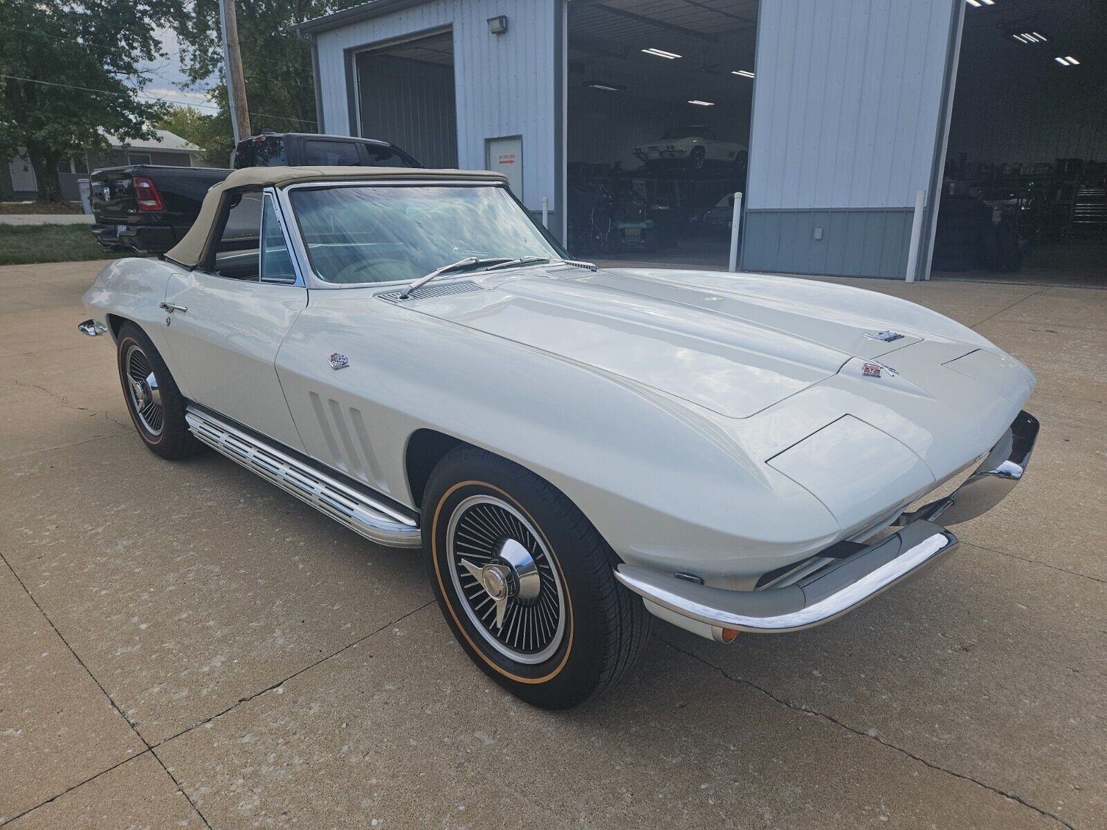 Chevrolet-Corvette-Cabriolet-1966-4