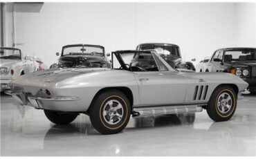 Chevrolet-Corvette-Cabriolet-1966-Silver-Black-31529-5