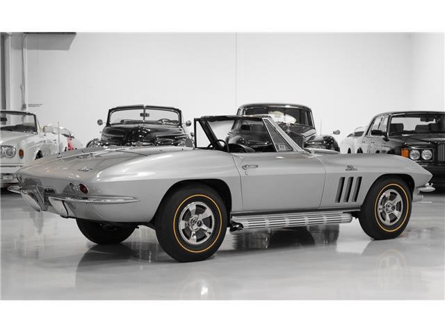 Chevrolet-Corvette-Cabriolet-1966-Silver-Black-31529-5