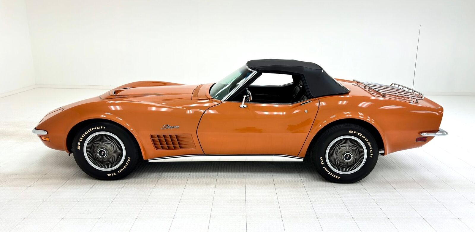 Chevrolet-Corvette-Cabriolet-1972-Orange-Black-138725-2