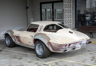 Chevrolet-Corvette-Coupe-1963-2