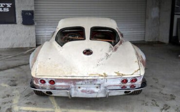 Chevrolet-Corvette-Coupe-1963-3