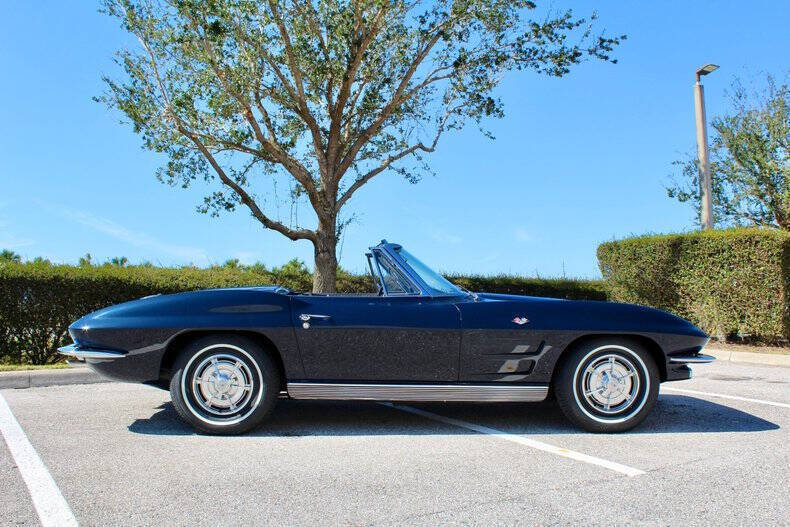 Chevrolet-Corvette-Coupe-1963-Blue-Blue-158882-2