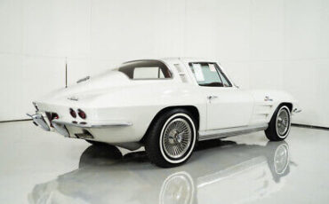 Chevrolet-Corvette-Coupe-1964-White-Red-128218-11