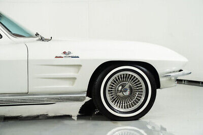 Chevrolet-Corvette-Coupe-1964-White-Red-128218-13