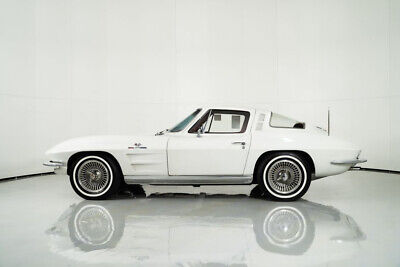 Chevrolet-Corvette-Coupe-1964-White-Red-128218-4