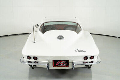 Chevrolet-Corvette-Coupe-1964-White-Red-128218-7