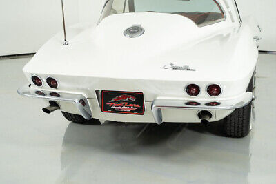 Chevrolet-Corvette-Coupe-1964-White-Red-128218-8