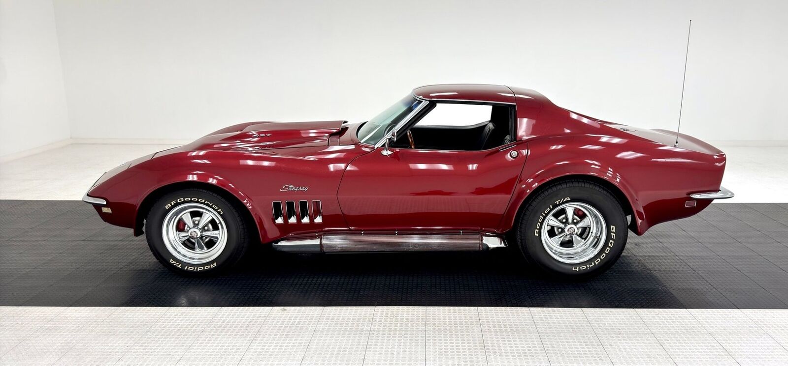 Chevrolet-Corvette-Coupe-1968-1