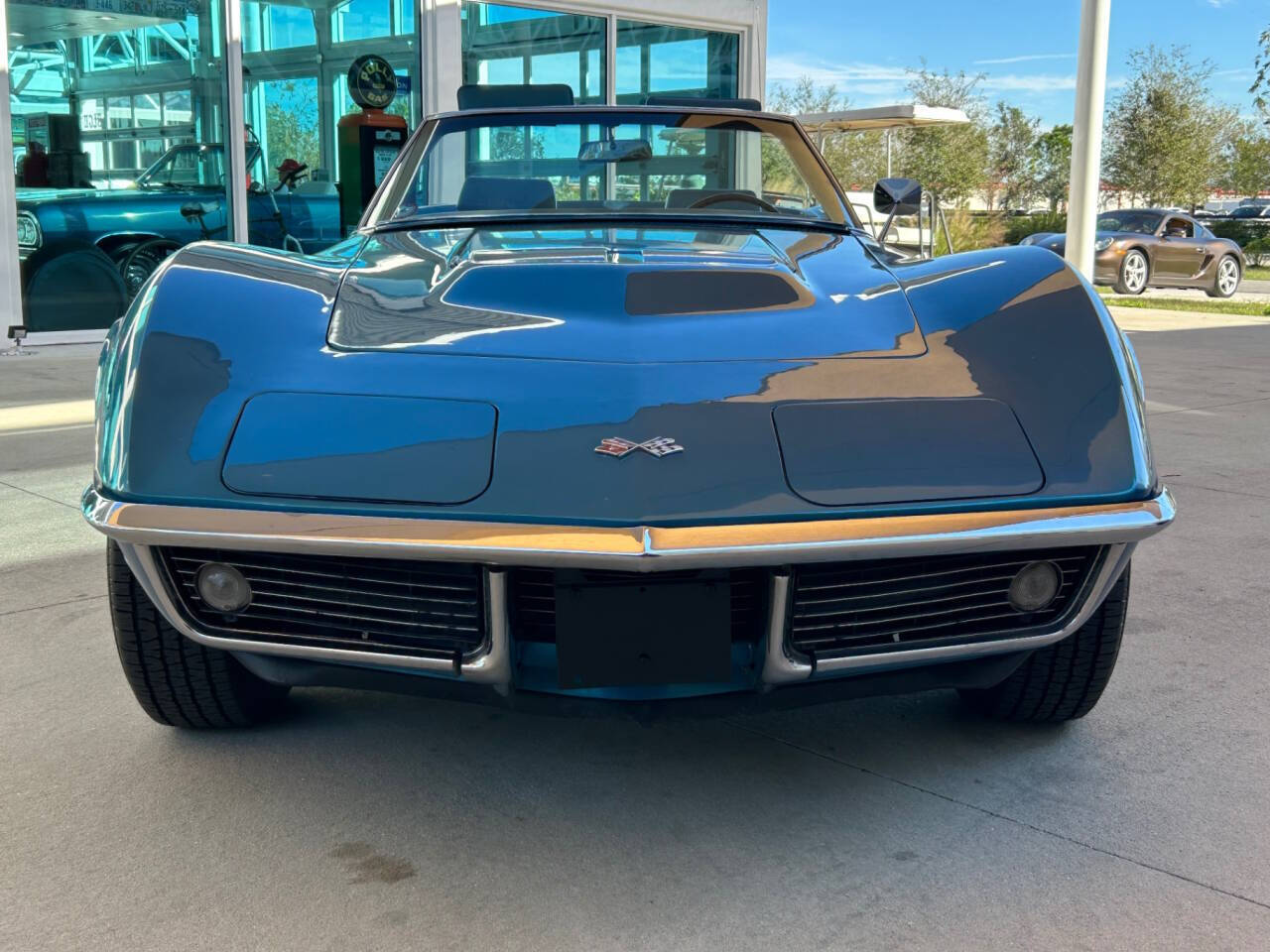 Chevrolet-Corvette-Coupe-1968-1