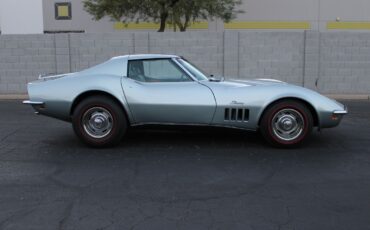 Chevrolet-Corvette-Coupe-1969-Silver-Gray-72250-1