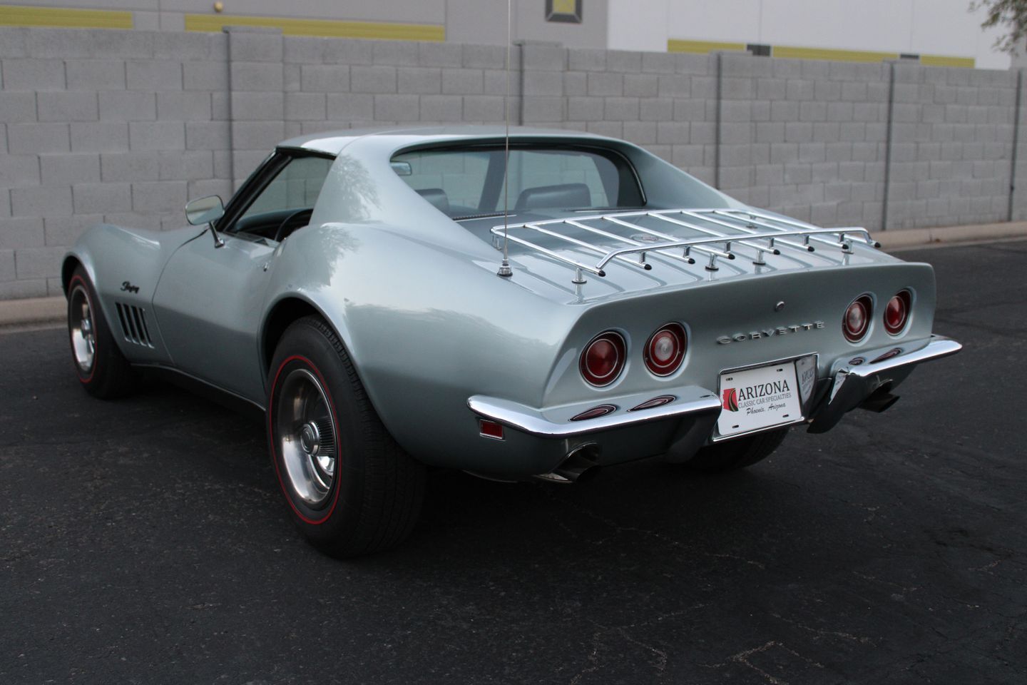 Chevrolet-Corvette-Coupe-1969-Silver-Gray-72250-13