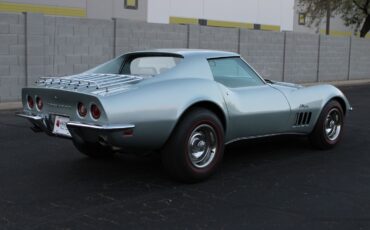 Chevrolet-Corvette-Coupe-1969-Silver-Gray-72250-2