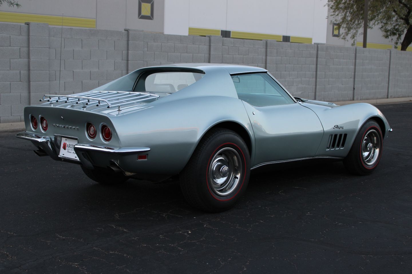 Chevrolet-Corvette-Coupe-1969-Silver-Gray-72250-2