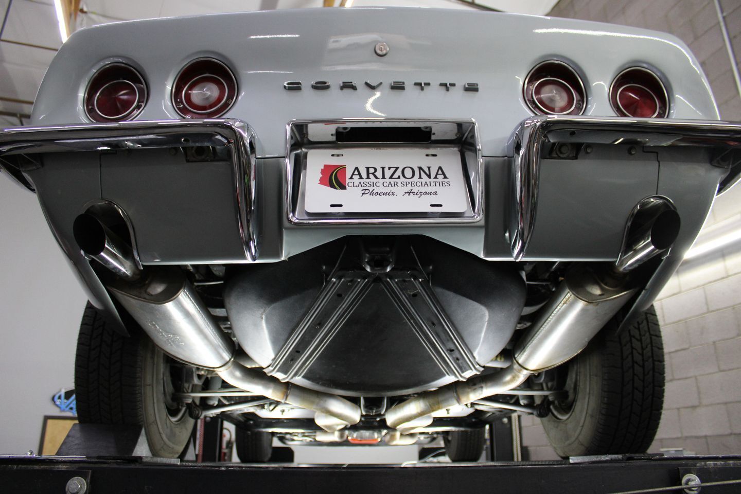 Chevrolet-Corvette-Coupe-1969-Silver-Gray-72250-20