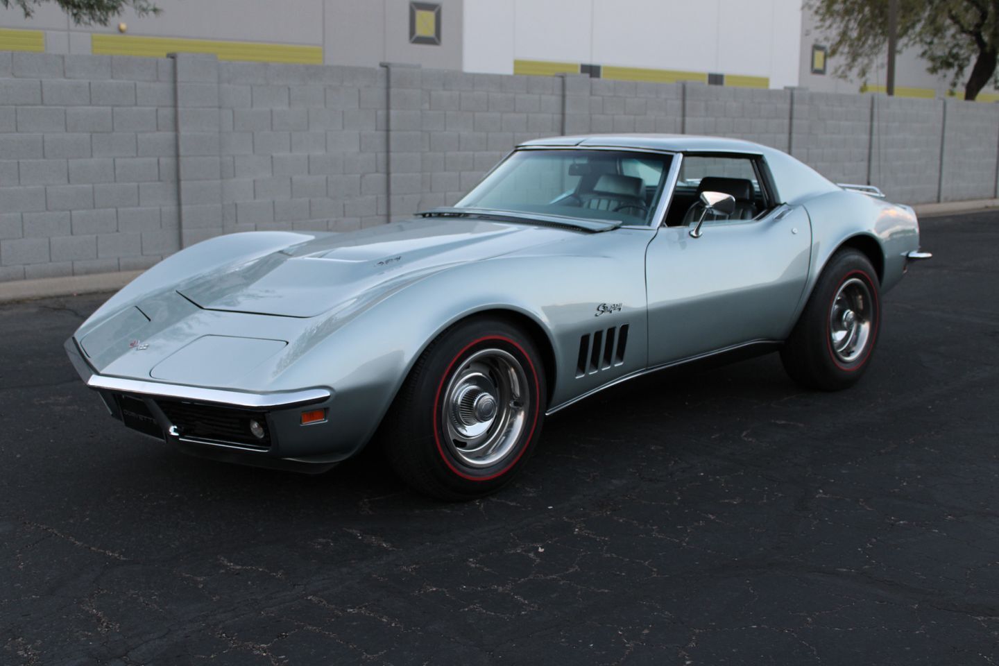 Chevrolet-Corvette-Coupe-1969-Silver-Gray-72250-6