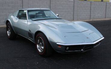 Chevrolet-Corvette-Coupe-1969-Silver-Gray-72250-9