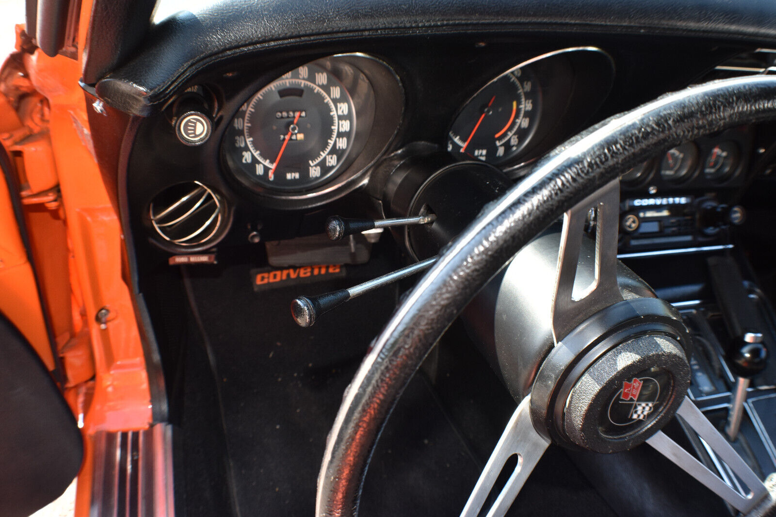 Chevrolet-Corvette-Coupe-1973-56327-18