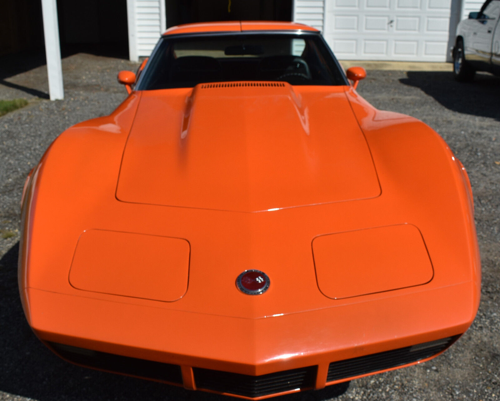 Chevrolet-Corvette-Coupe-1973-56327-9