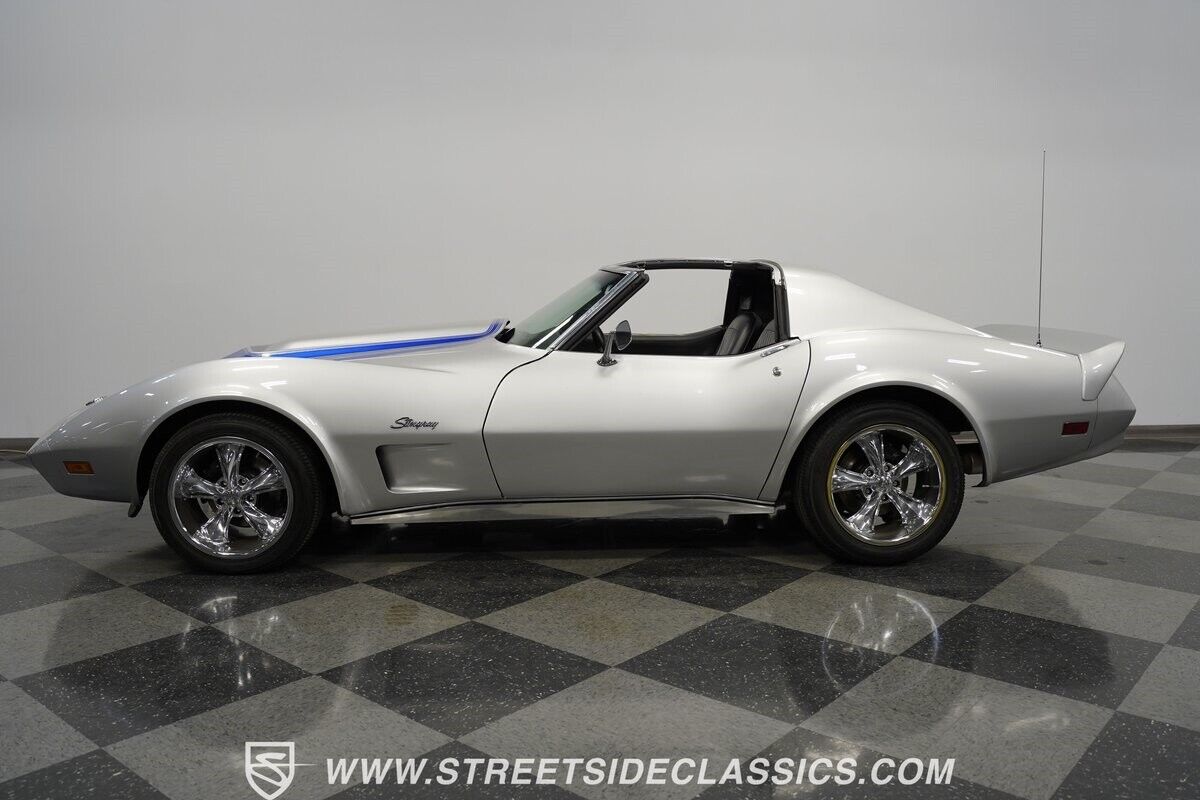 Chevrolet-Corvette-Coupe-1974-Silver-Black-102673-6