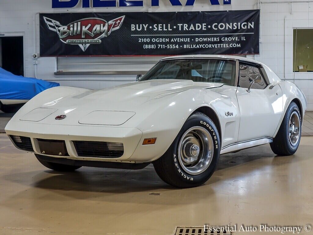 Chevrolet-Corvette-Coupe-1974-White-Black-167206-2