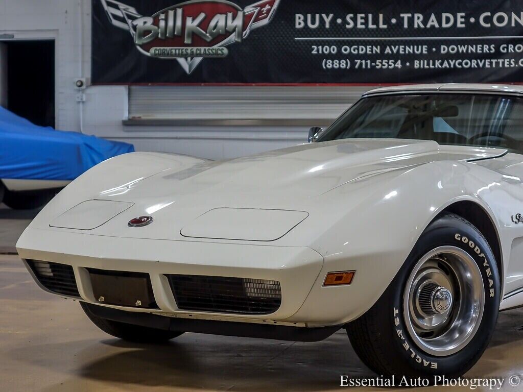 Chevrolet-Corvette-Coupe-1974-White-Black-167206-3