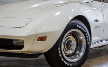 Chevrolet-Corvette-Coupe-1974-White-Black-167206-4