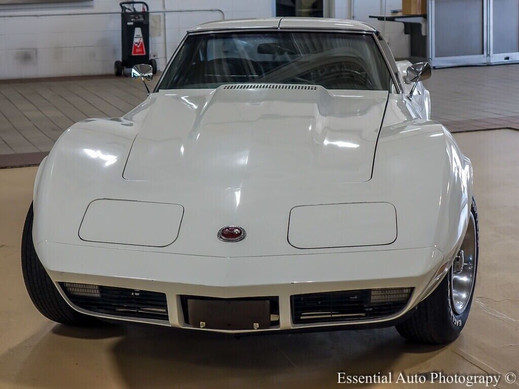 Chevrolet-Corvette-Coupe-1974-White-Black-167206-6