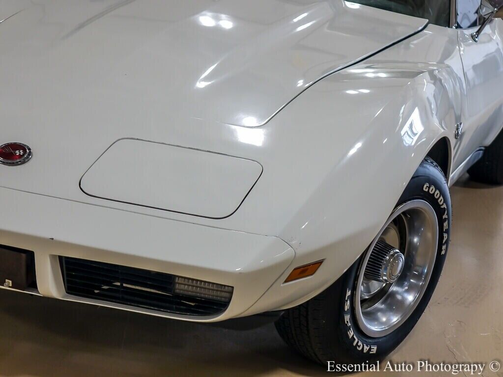 Chevrolet-Corvette-Coupe-1974-White-Black-167206-7