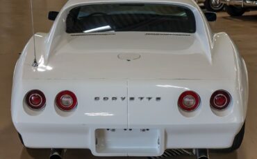 Chevrolet-Corvette-Coupe-1974-White-Black-167206-8