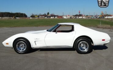 Chevrolet-Corvette-Coupe-1974-White-Maroon-169725-4