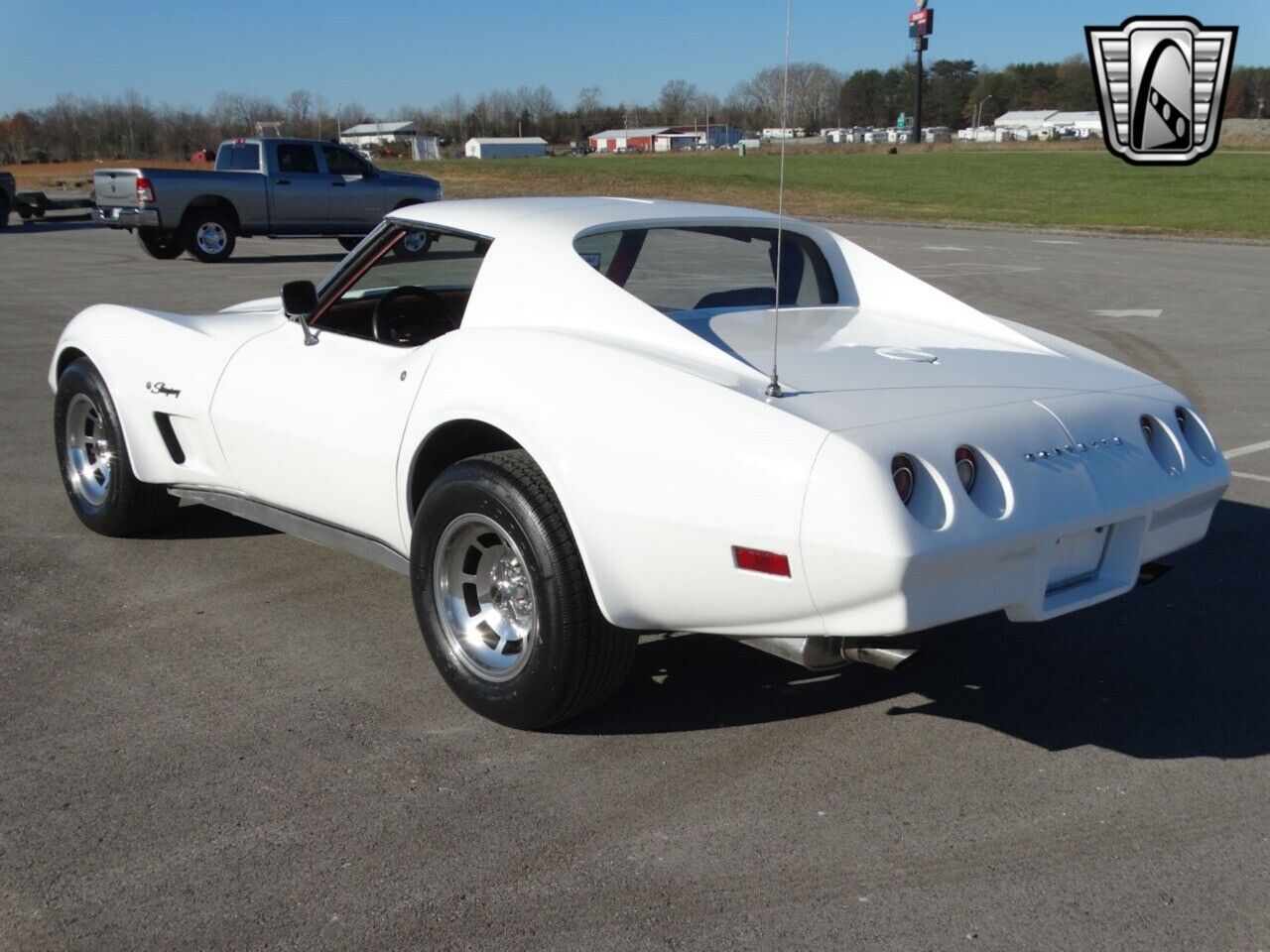 Chevrolet-Corvette-Coupe-1974-White-Maroon-169725-5