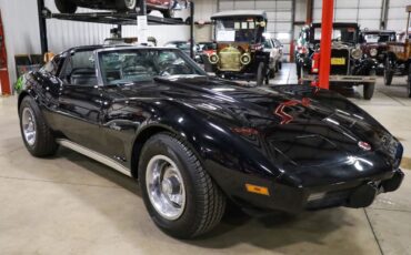 Chevrolet-Corvette-Coupe-1975-Black-Black-97507-11