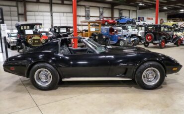 Chevrolet-Corvette-Coupe-1975-Black-Black-97507-9