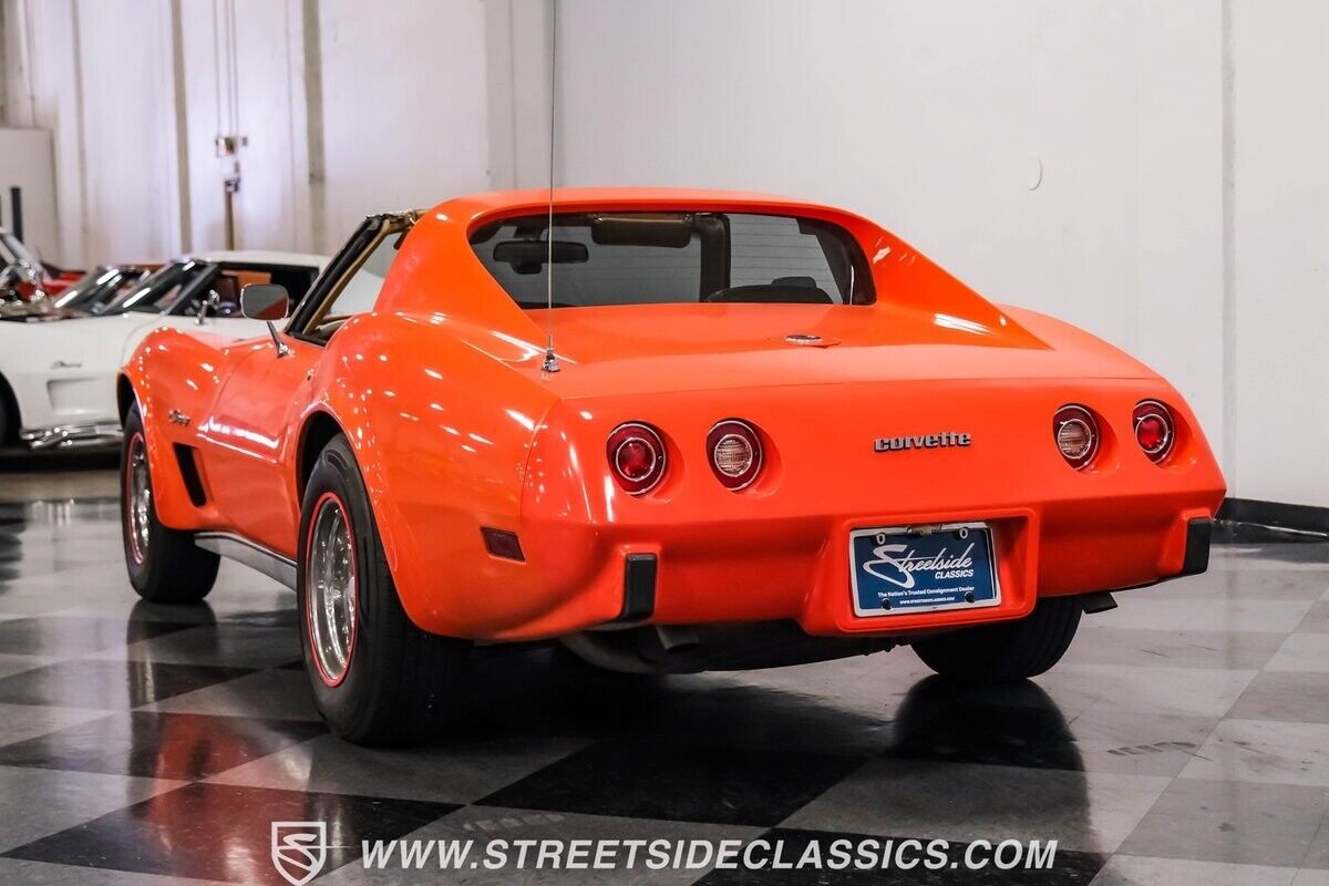 Chevrolet-Corvette-Coupe-1976-10