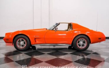 Chevrolet-Corvette-Coupe-1976-2