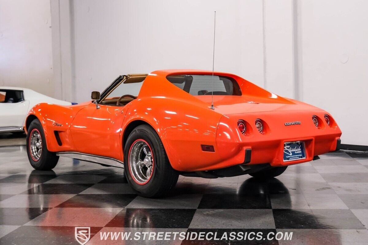 Chevrolet-Corvette-Coupe-1976-8