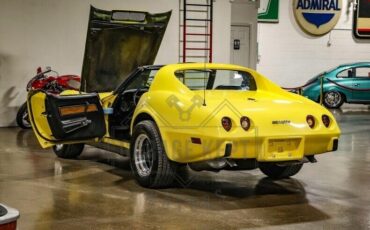 Chevrolet-Corvette-Coupe-1976-Yellow-Black-115309-2