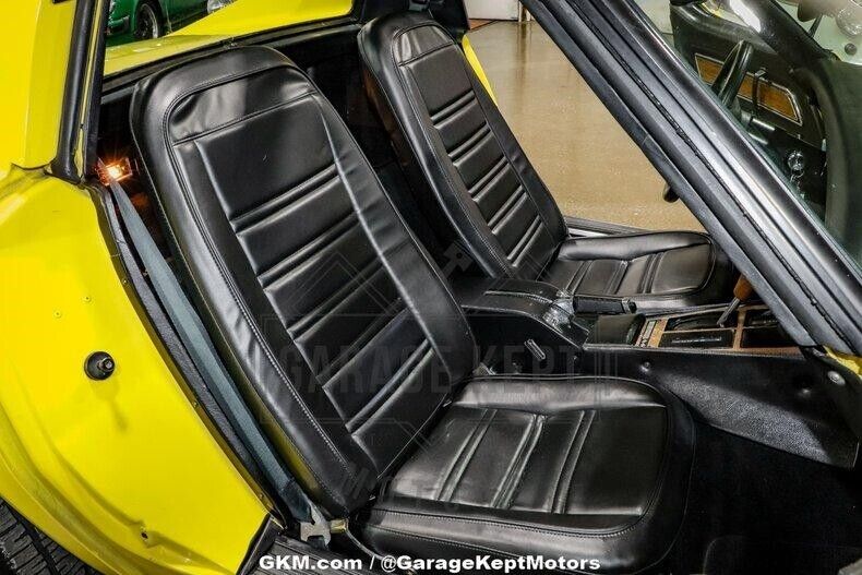 Chevrolet-Corvette-Coupe-1976-Yellow-Black-115309-4