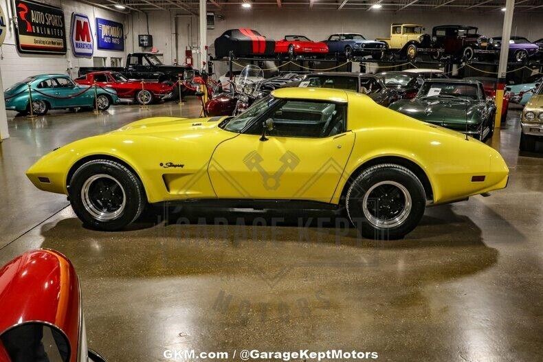 Chevrolet-Corvette-Coupe-1976-Yellow-Black-115309-9