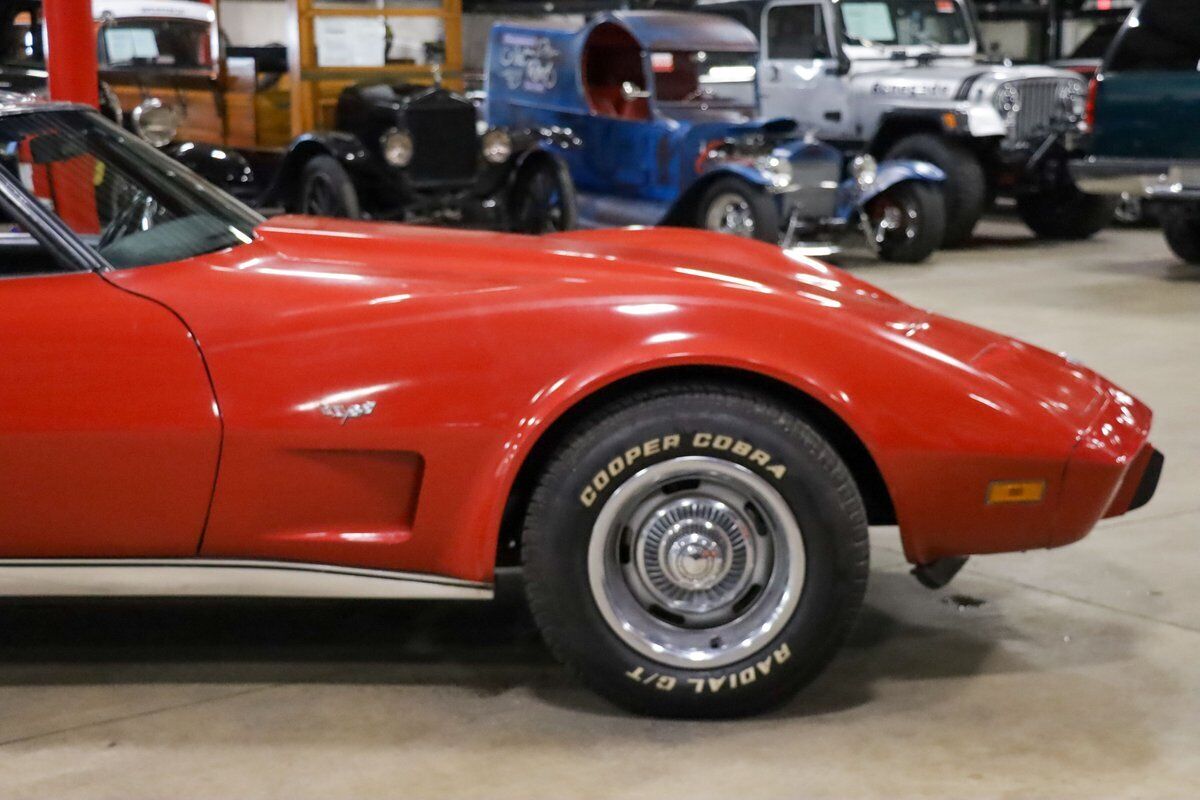 Chevrolet-Corvette-Coupe-1977-Red-Black-82513-10