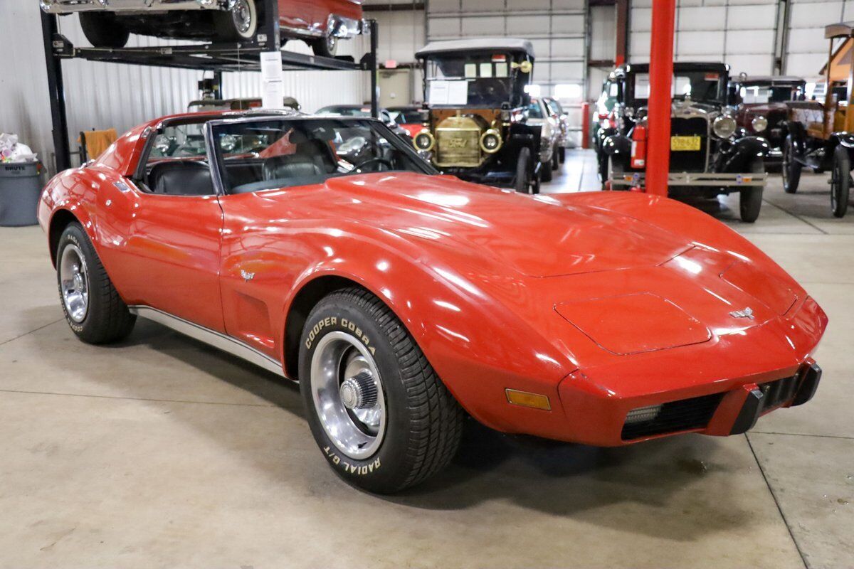 Chevrolet-Corvette-Coupe-1977-Red-Black-82513-11