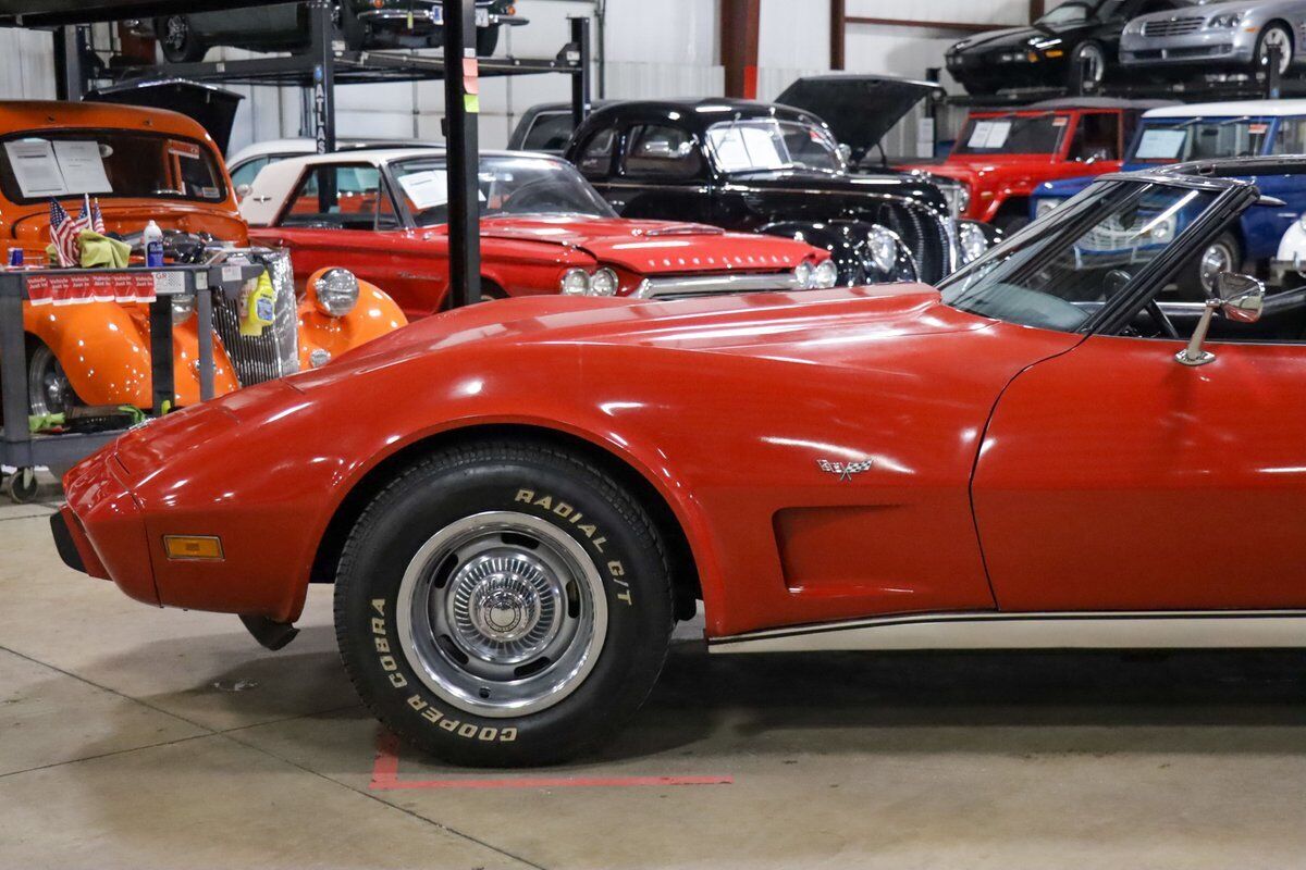 Chevrolet-Corvette-Coupe-1977-Red-Black-82513-2